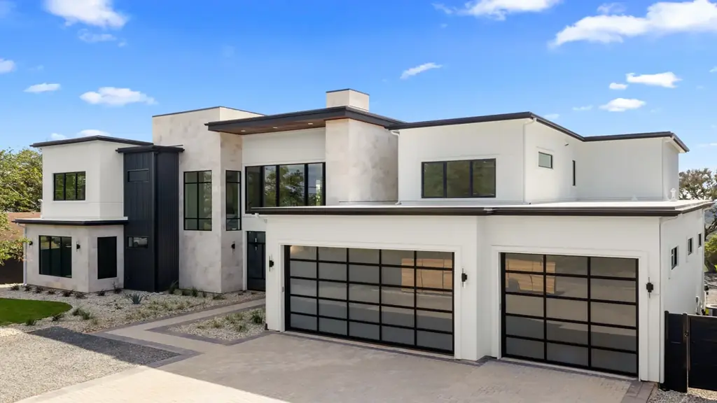 1601 The High Road — home built by Paradisa Homes in Austin TX