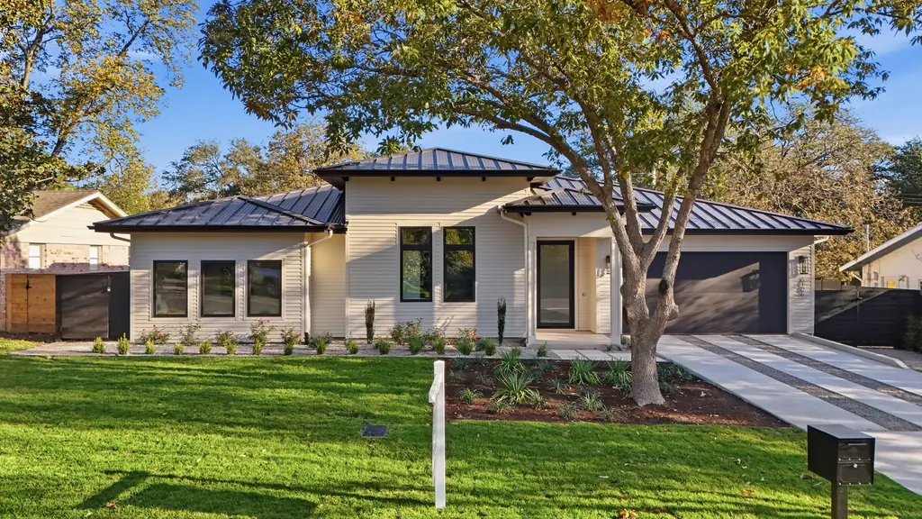 3106 Greenlawn — home built by Paradisa Homes in Austin TX