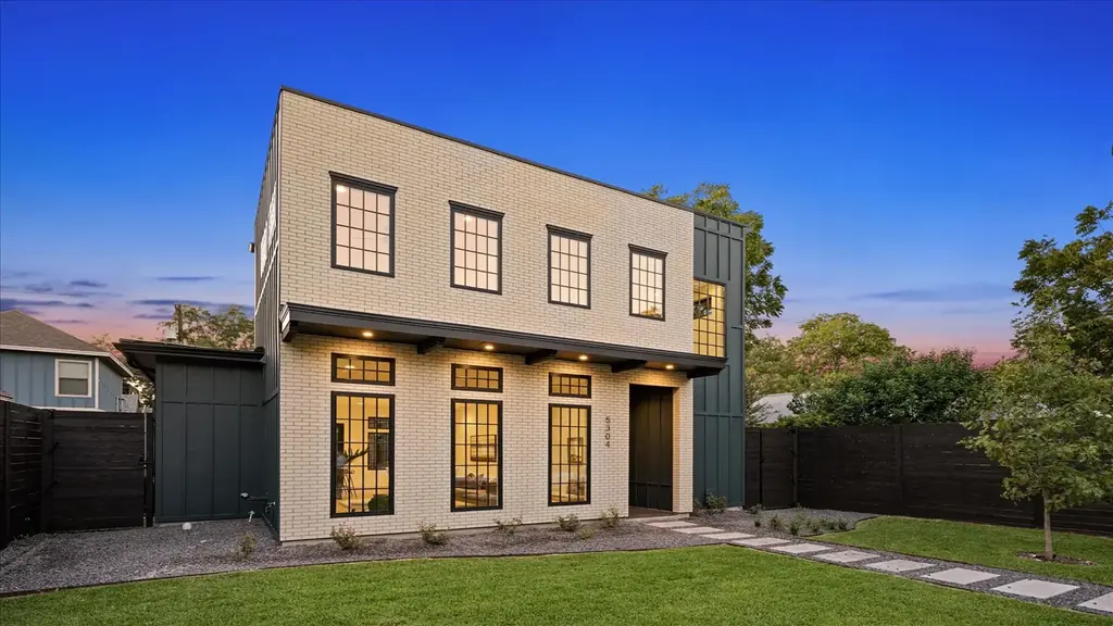 5304 Avenue H — home built by Paradisa Homes in Austin TX
